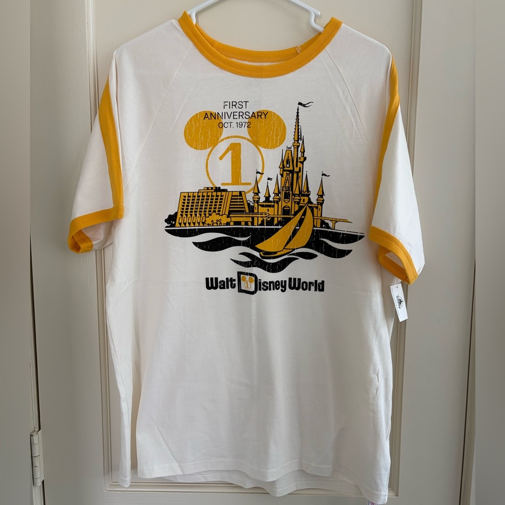 NWT Walt Disney World Men’s T-Shirt Size M